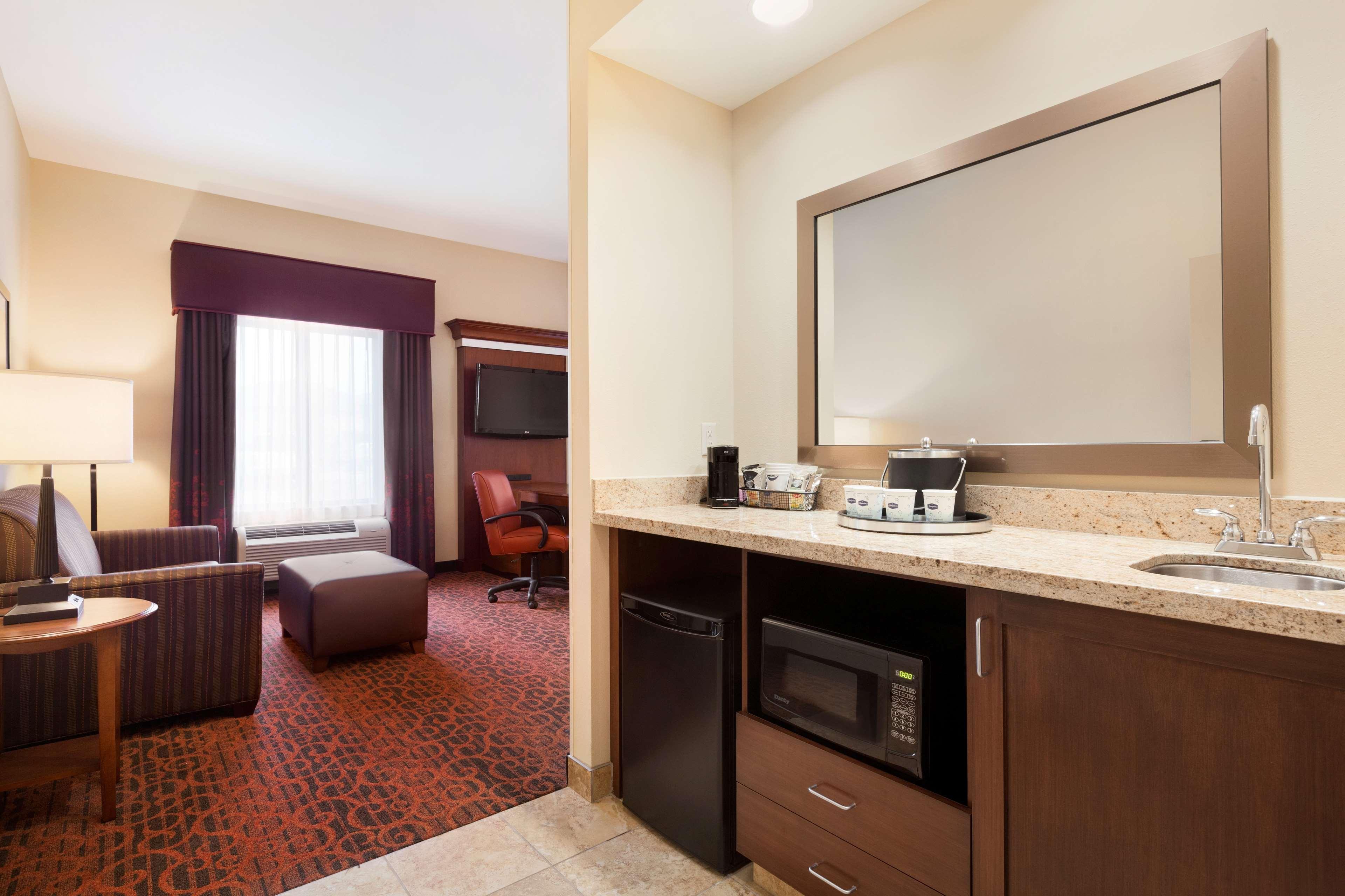 Hampton & Hotel
