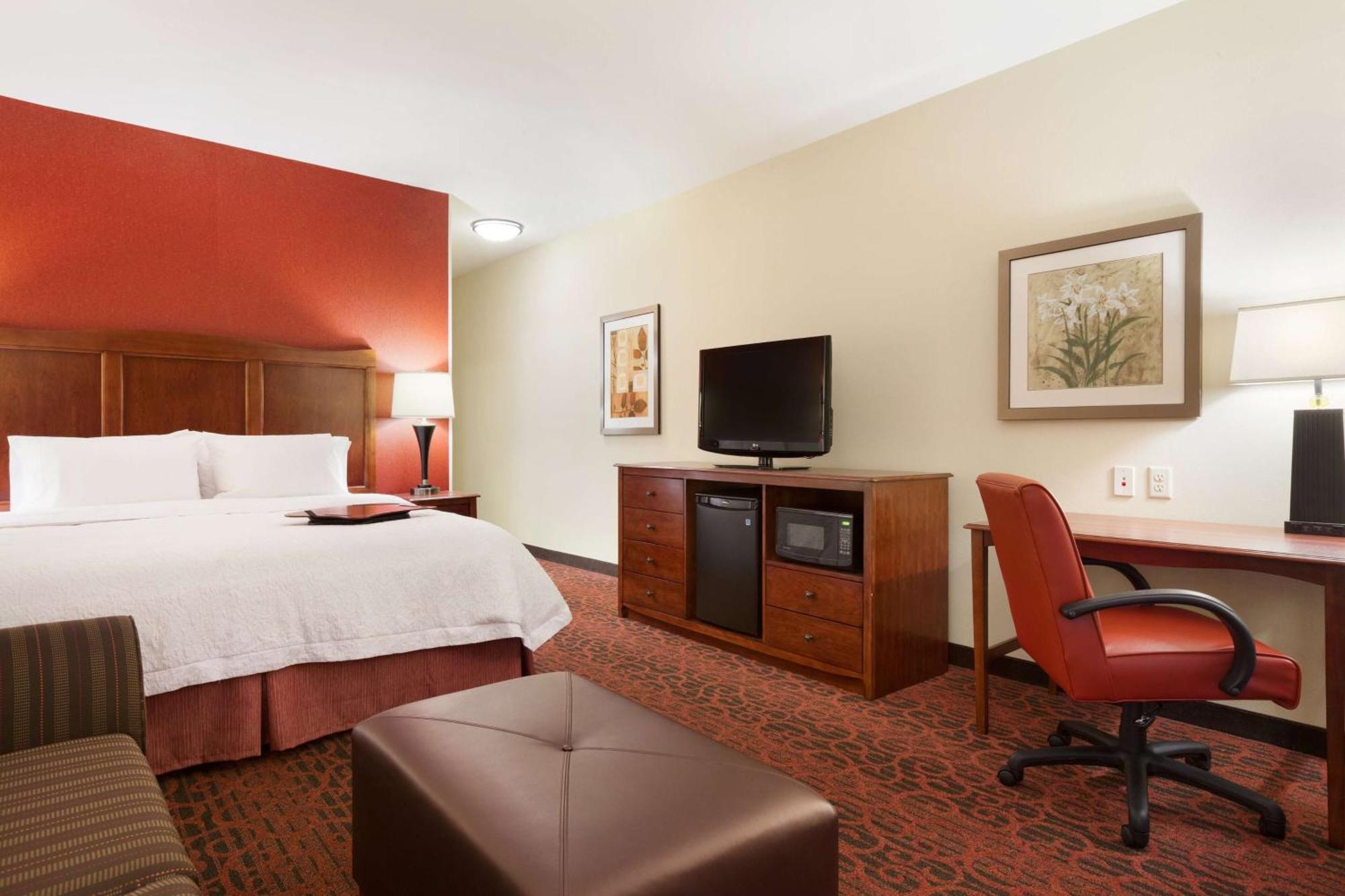 Hampton & Hotel