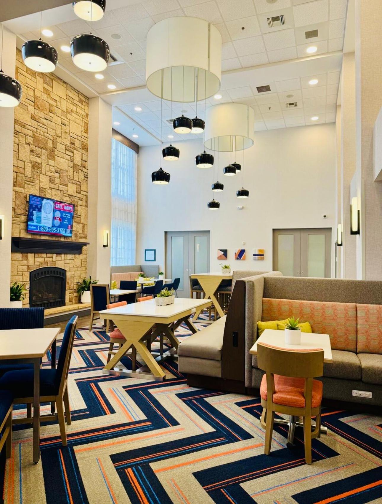 Hampton & Hotel 3*